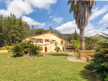 Landhaus mit Pool zum Verkauf in Sant Iscle de Vallalta