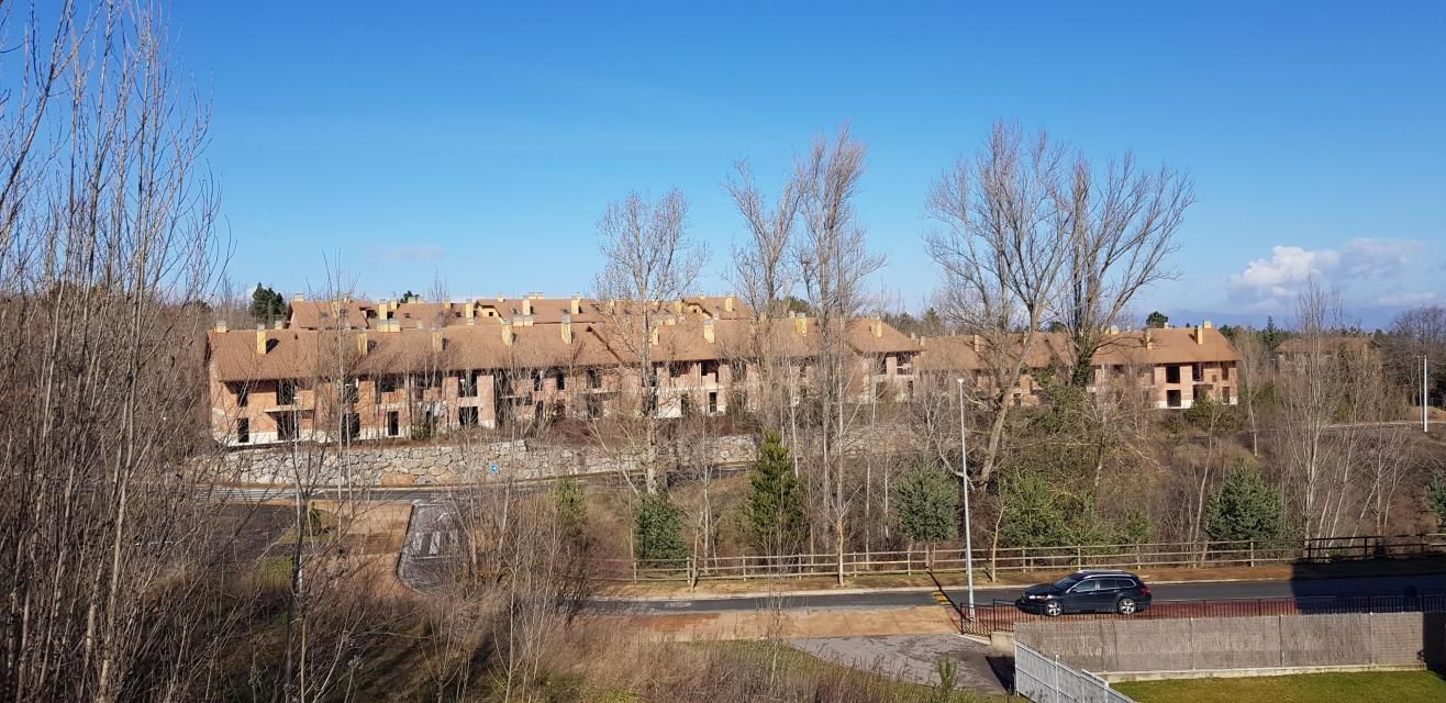 Vista exterior de Edifici en venda en Sojuela