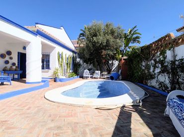 Villa mit Pool zum Verkauf in Puerto Marina
