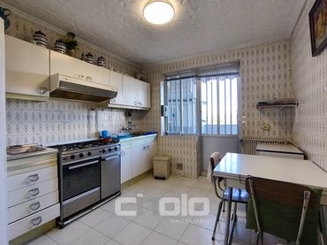 Flat with balcony for sale in Recatelo - O Carme