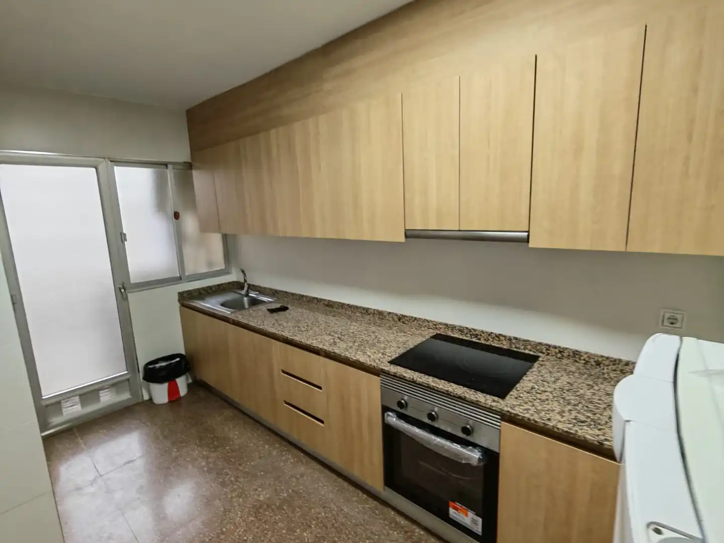 Cuina de Pis de lloguer en Murcia amb Moblat i Rentadora