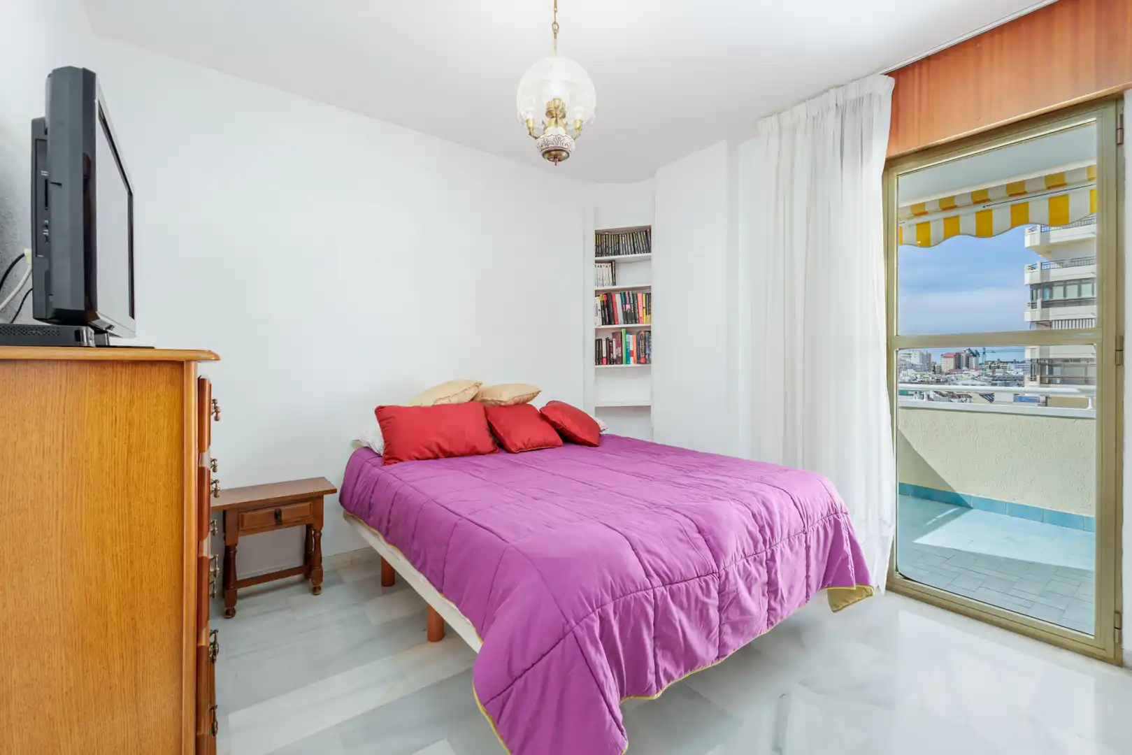 Dormitori de Apartament en venda en Fuengirola amb Terrassa i Balcó