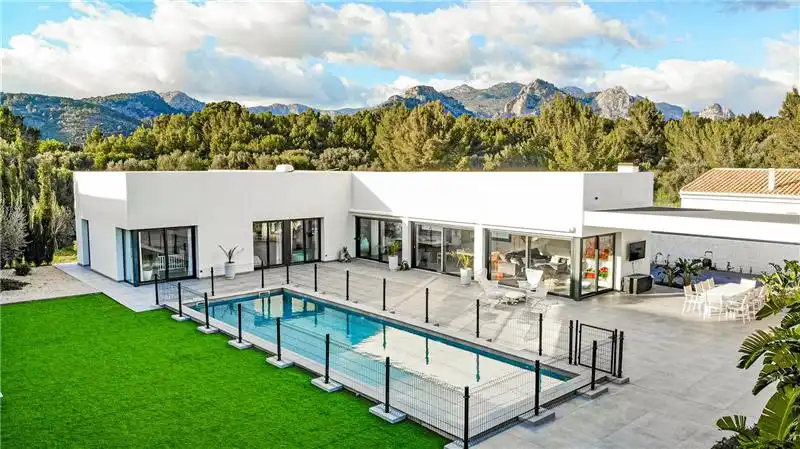 Villa mit Garten zum Verkauf in Bunyola