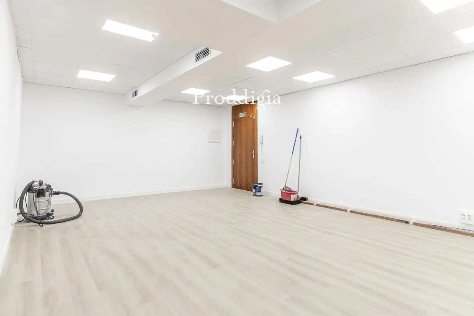 Office for rent in Barcelona  with Air Conditioner, Heating and Alarm