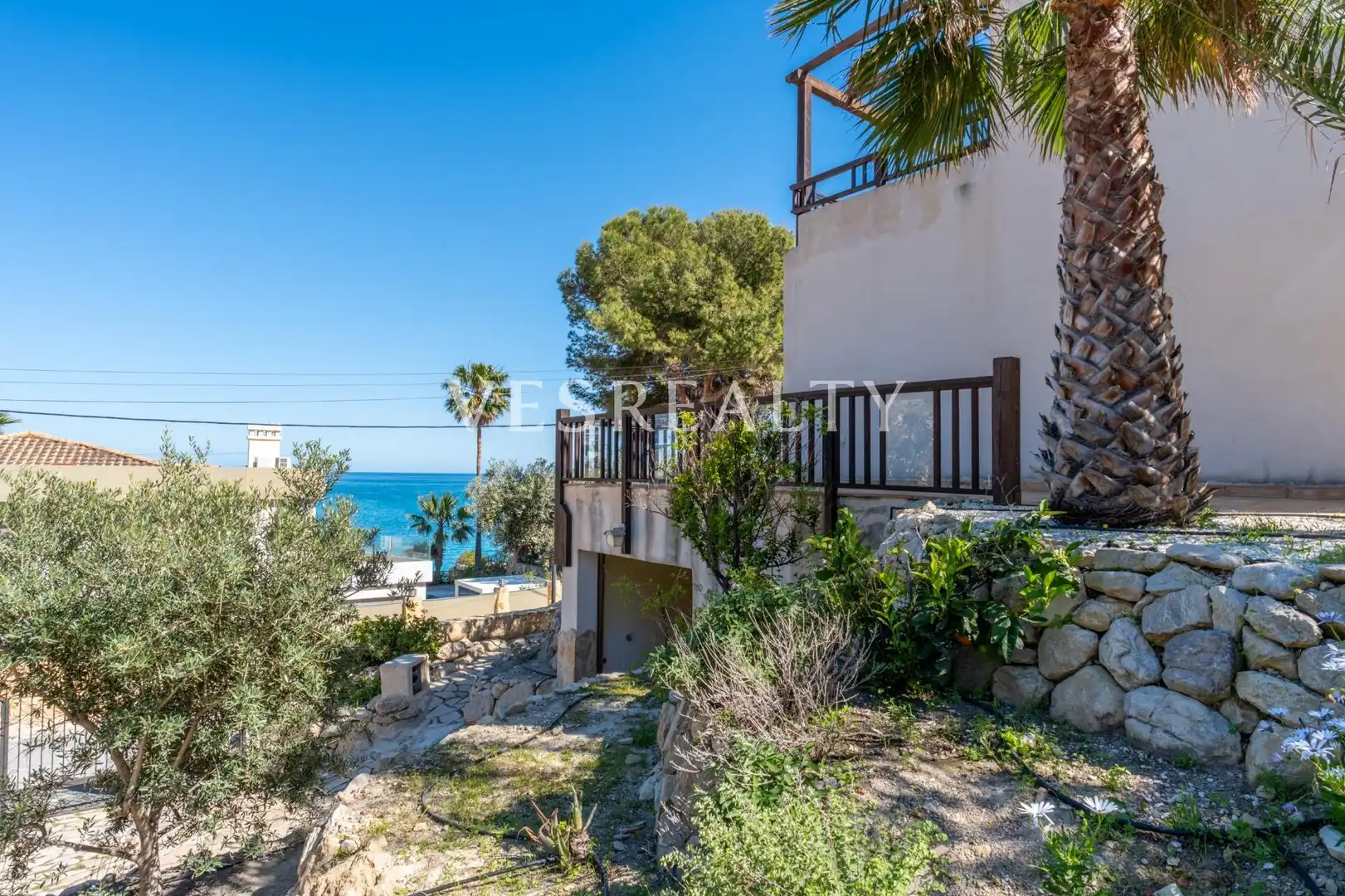 Vista exterior de Casa o xalet en venda en El Campello amb Calefacció, Jardí privat i Terrassa