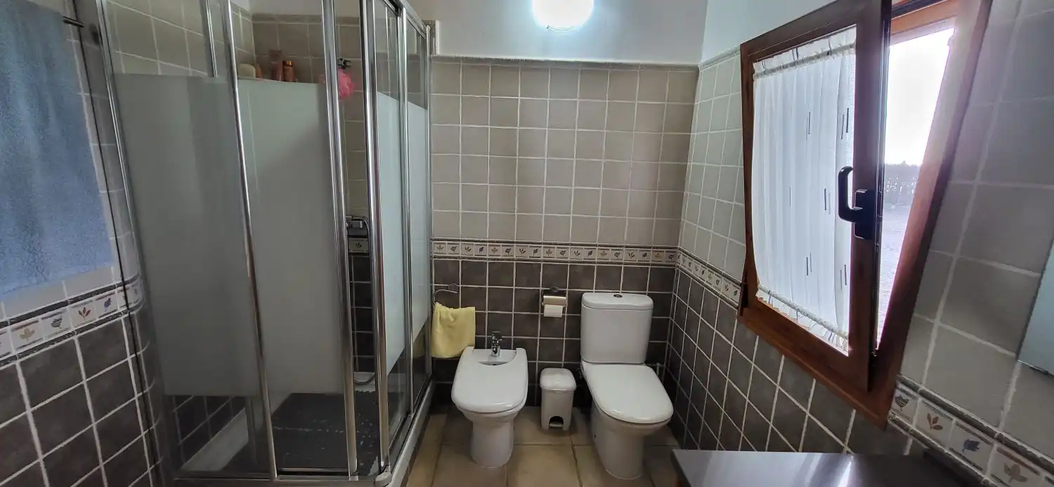 Badezimmer von Haus oder Chalet zum Verkauf in Deltebre mit Klimaanlage und Abstellraum