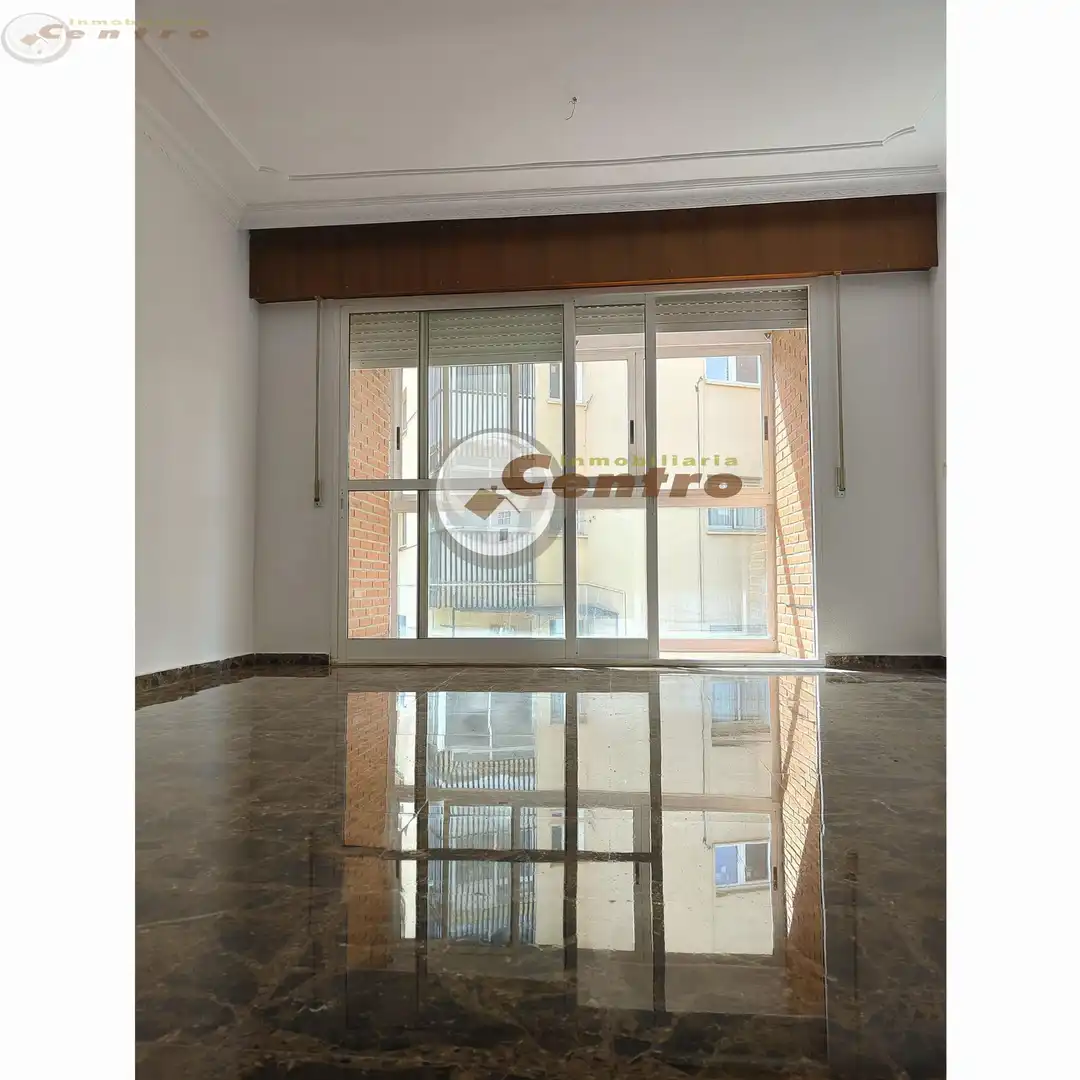 Piso en venta en Albacete con Calefacción, Terraza y Trastero