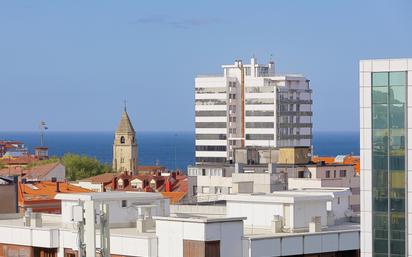 Vista exterior de Pis en venda en Gijón  amb Terrassa