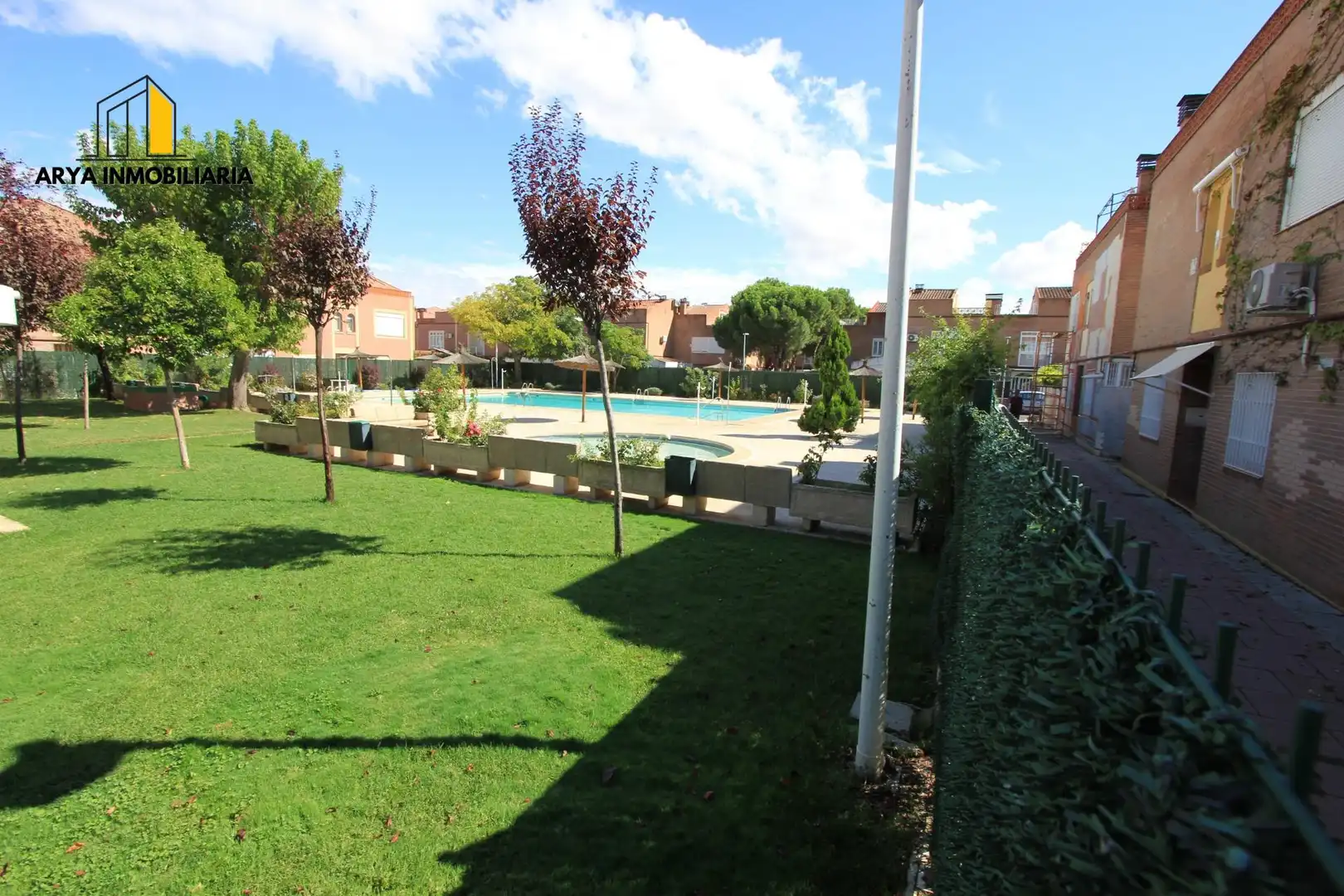 Piscina de Casa o xalet en venda en Torrejón de Ardoz amb Aire condicionat, Calefacció i Jardí privat