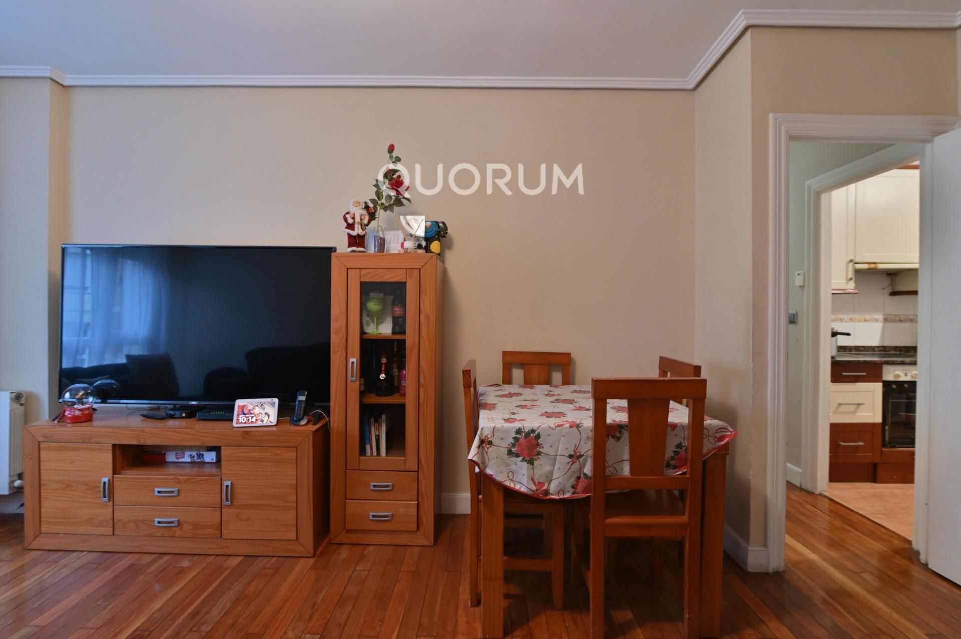 Sala d'estar de Pis en venda en Bilbao  amb Calefacció i Terrassa