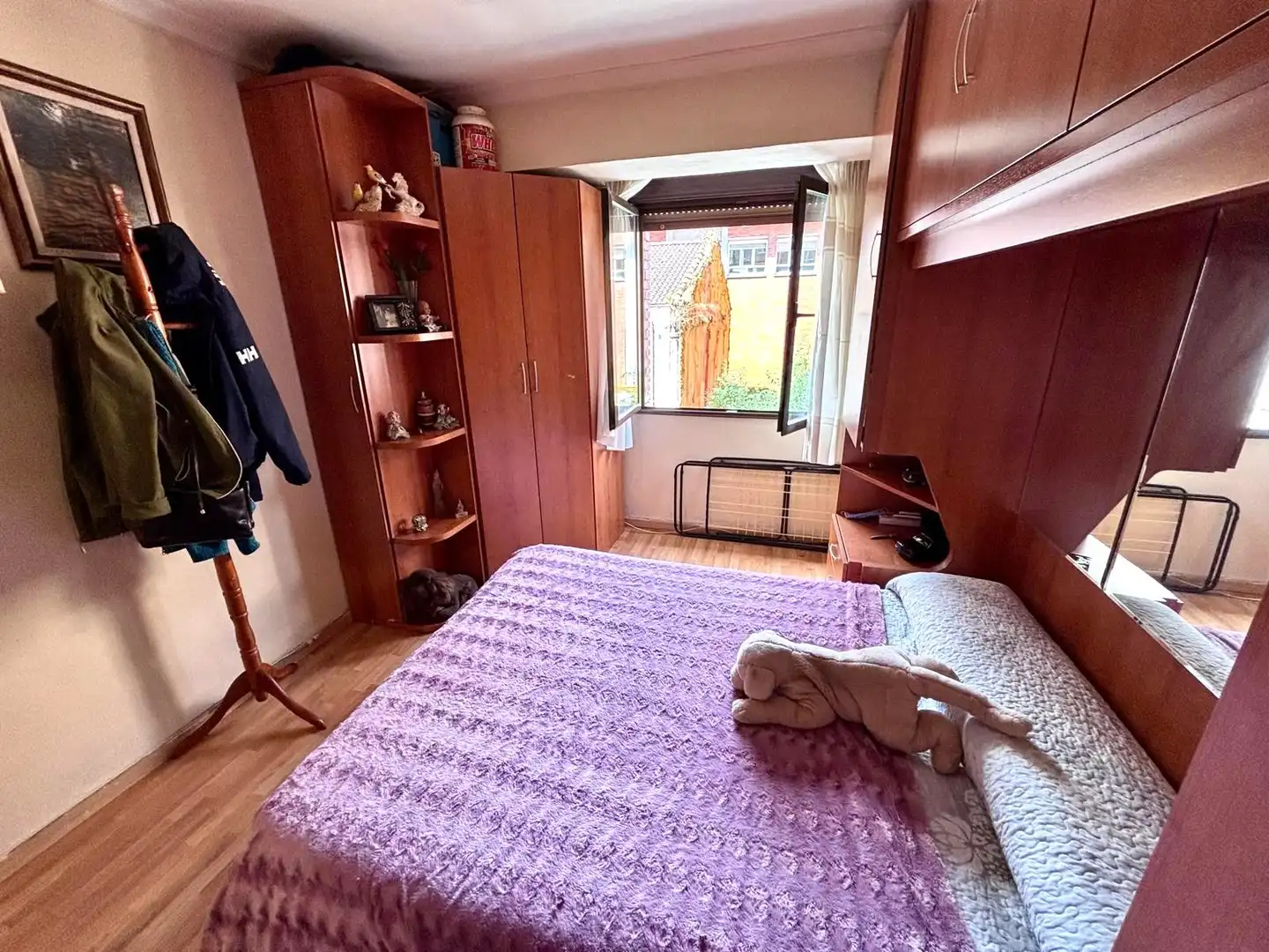 Bedroom of Flat for sale in Gijón   with Parquet flooring, Oven and Washing machine