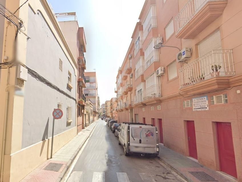 Vista exterior de Pis en venda en  Almería Capital amb Terrassa