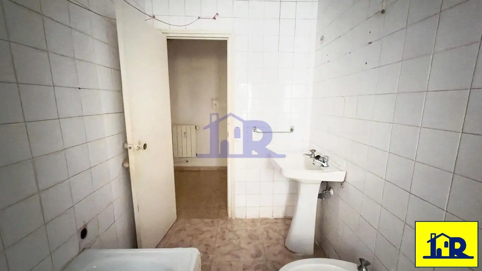 Baño de Piso en venta en Cuenca con Calefacción y Terraza