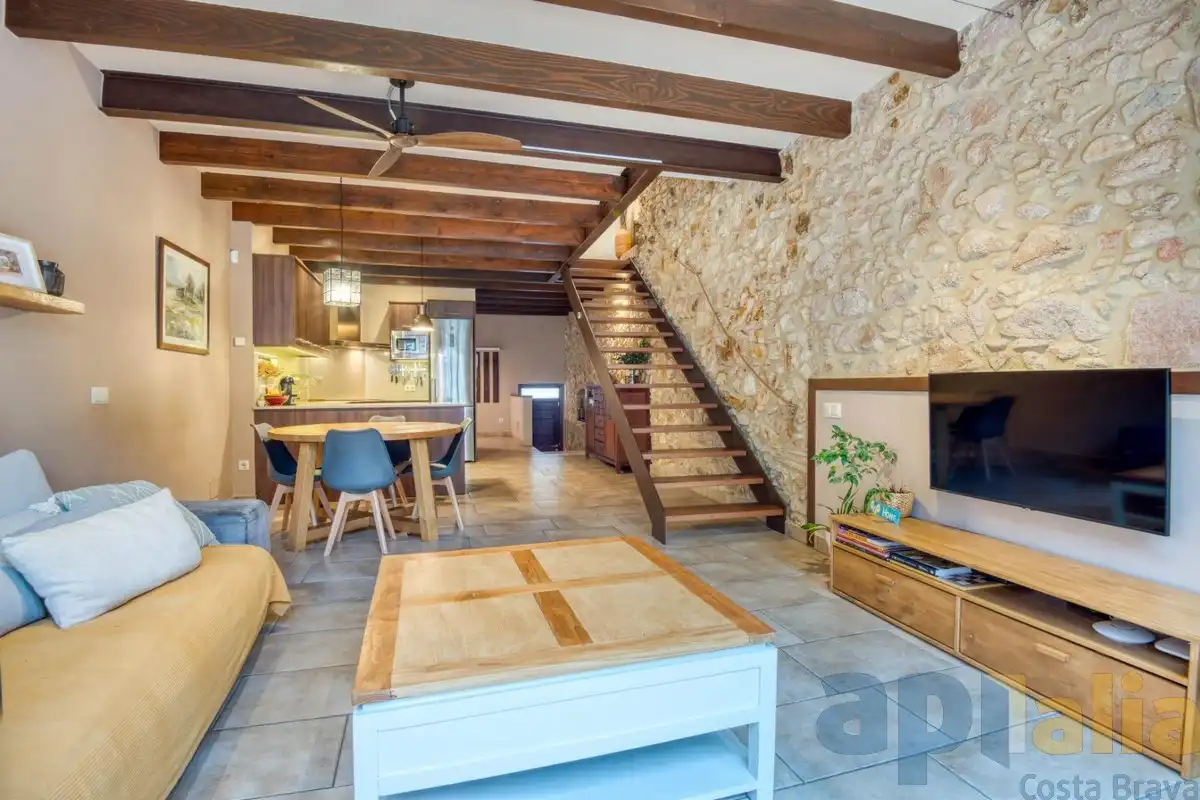 Sala de estar de Casa adosada en venta en Sant Feliu de Guíxols con Calefacción, Jardín privado y Terraza