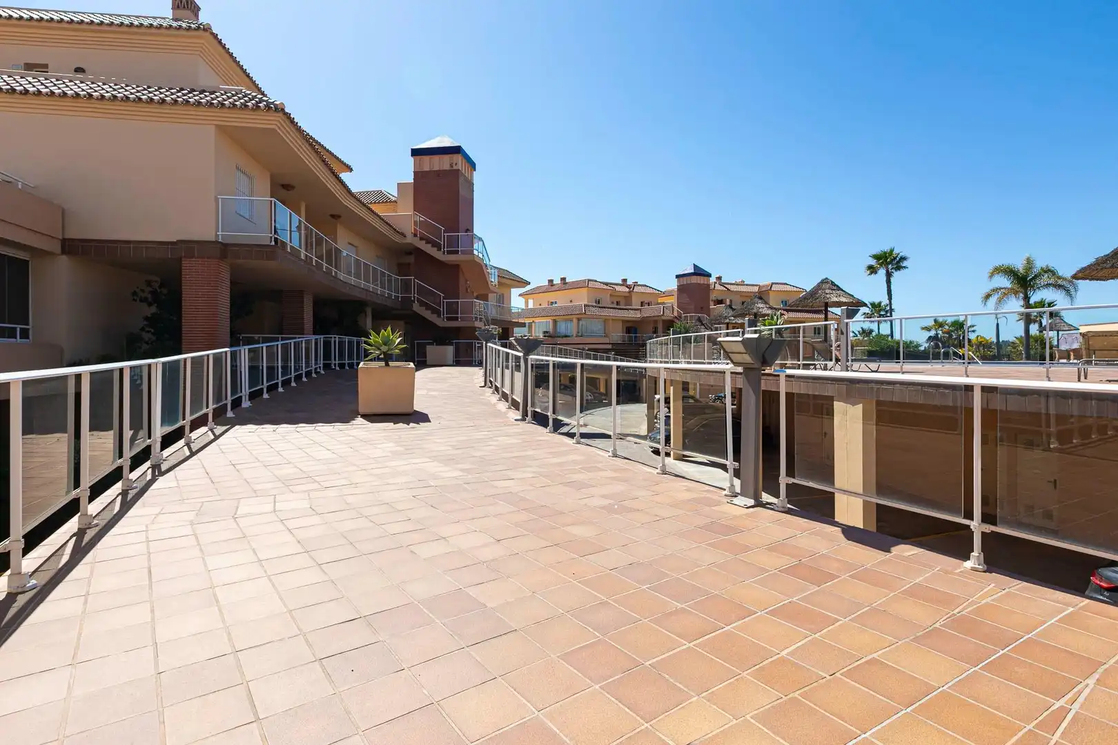 Vista exterior de Planta baixa en venda en Mijas amb Aire condicionat, Jardí privat i Terrassa