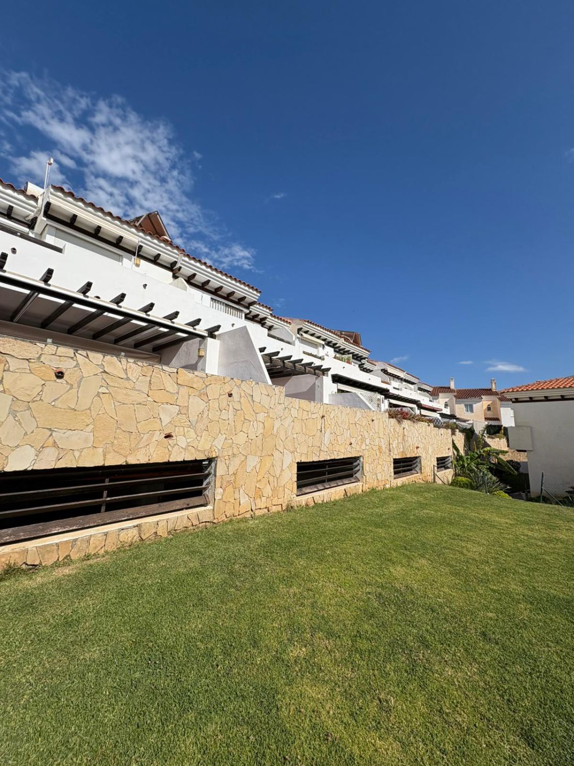 Vista exterior de Casa o xalet en venda en Mijas amb Calefacció, Terrassa i Traster
