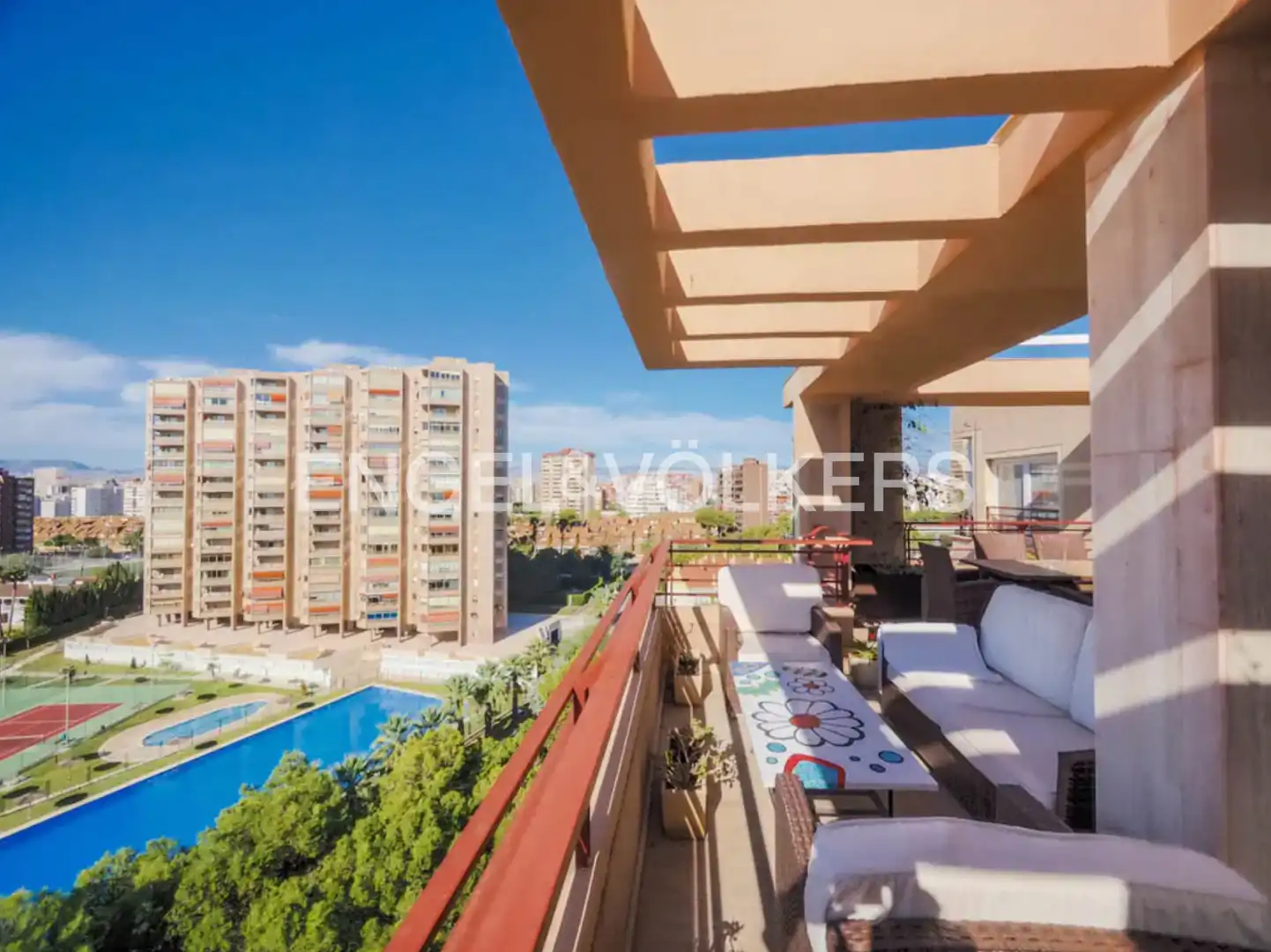 Außenansicht von Dachboden zum Verkauf in Alicante / Alacant mit Klimaanlage, Heizung und Terrasse