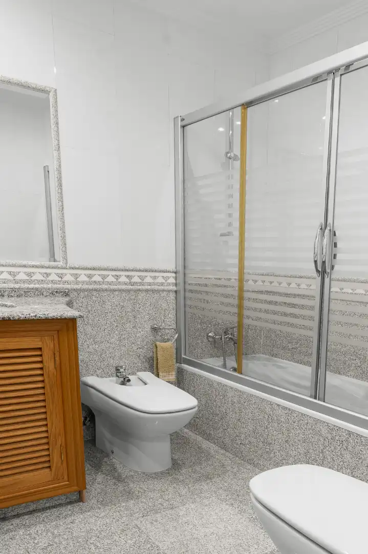 Bany de Casa o xalet en venda en Benalmádena amb Aire condicionat, Jardí privat i Piscina