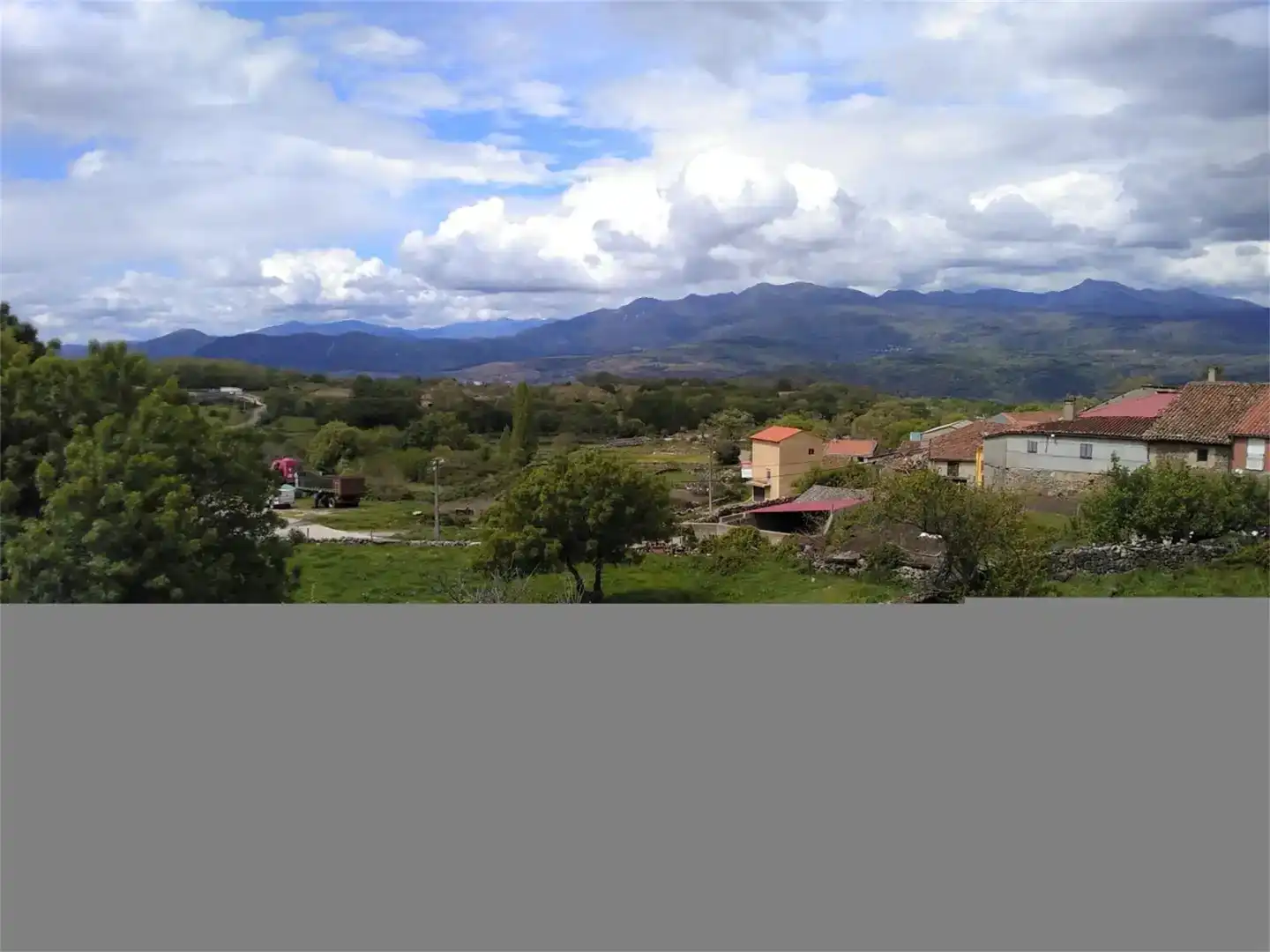 Vista exterior de Casa o xalet en venda en Pinedas amb Jardí privat, Piscina i Moblat