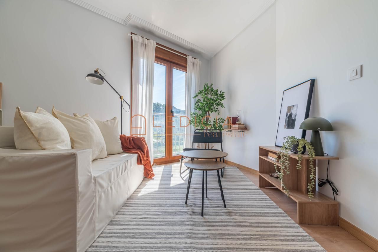 Living room of Flat for sale in O Porriño    with Heating, Storage room and Furnished