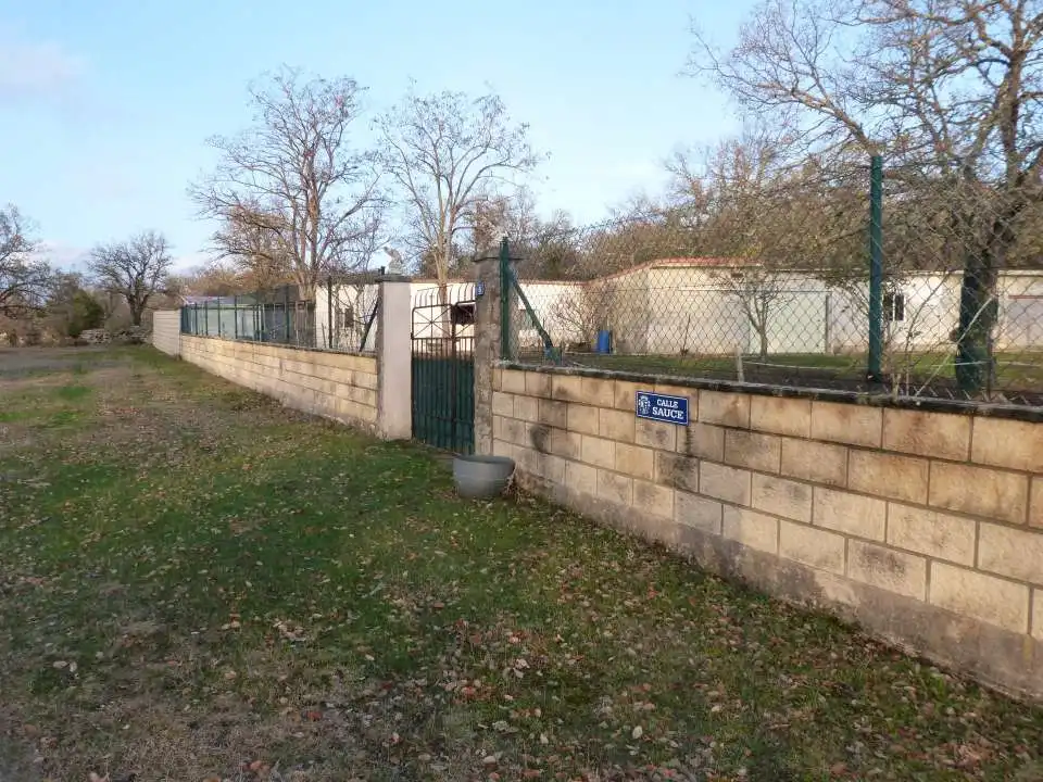 Vista exterior de Casa o xalet en venda en Valle de Losa amb Calefacció i Piscina