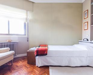 Bedroom of Apartment to share in  Madrid Capital  with Air Conditioner