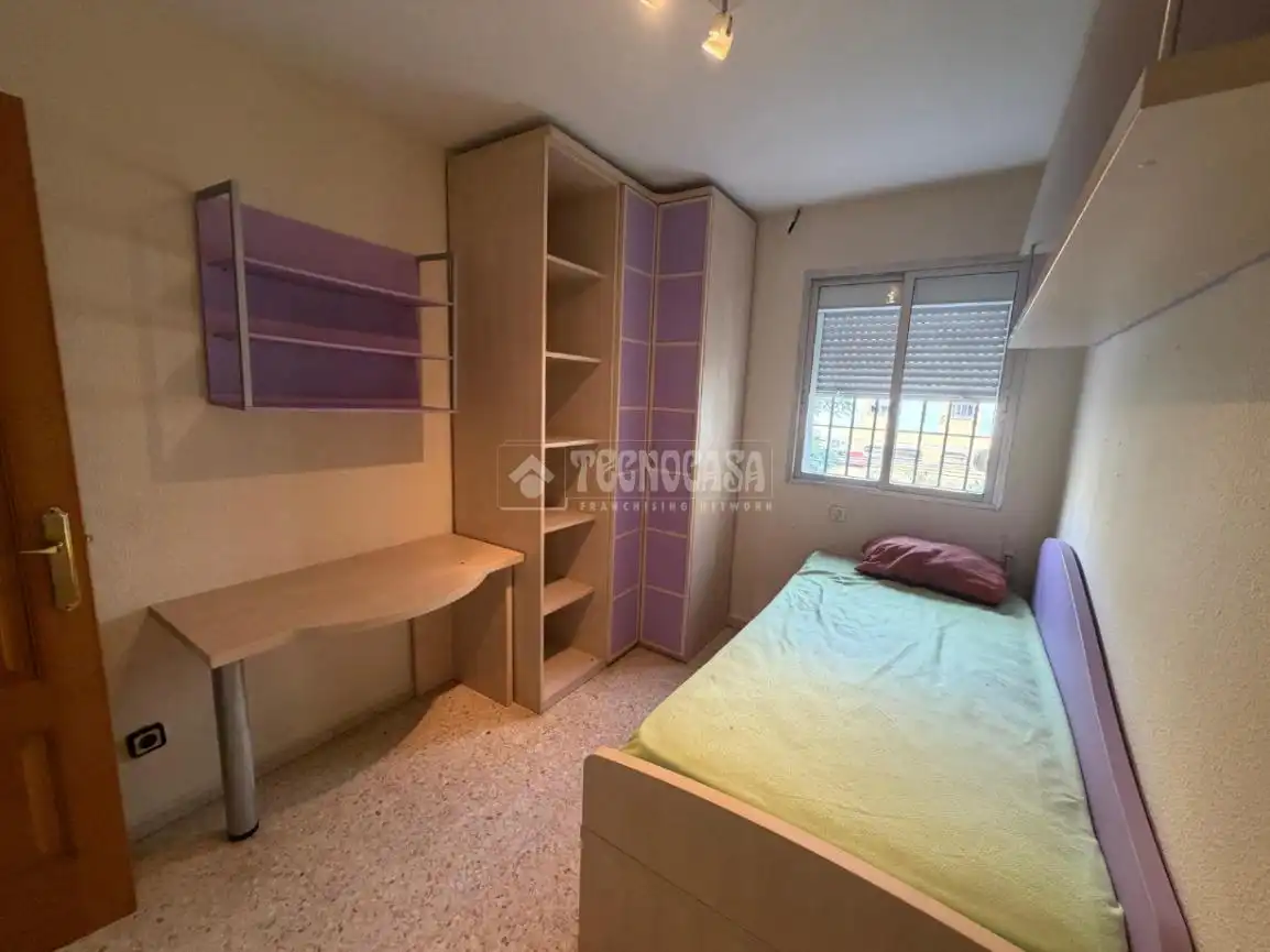 Bedroom of Flat for sale in Sevilla