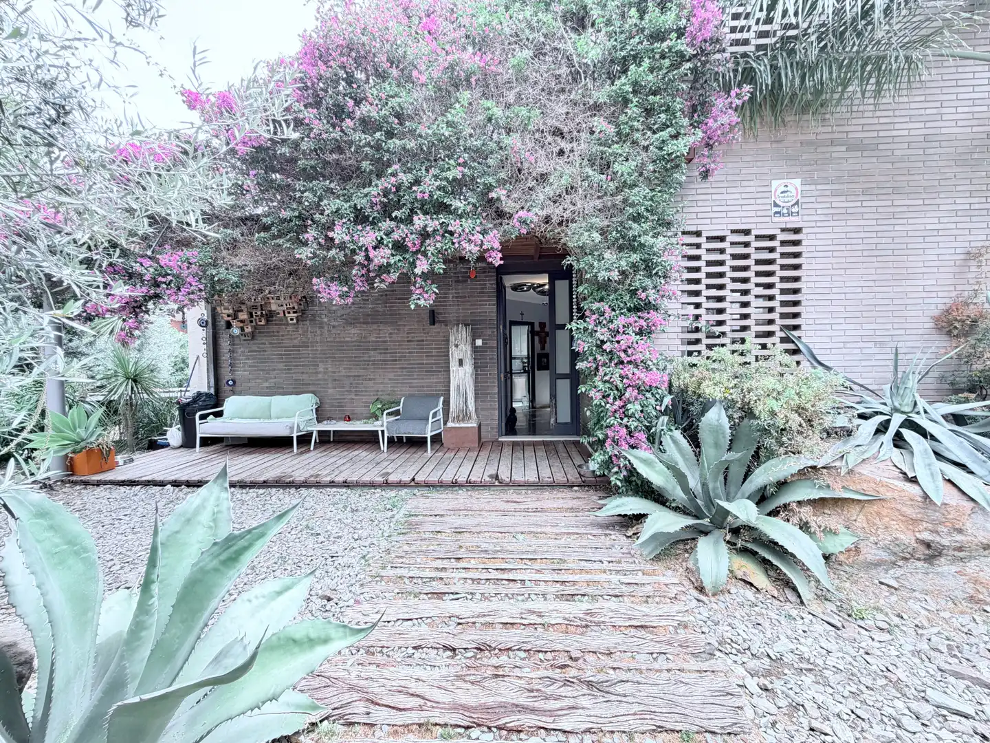 Außenansicht von Haus oder Chalet zum Verkauf in Castelldefels mit Klimaanlage, Heizung und Privatgarten