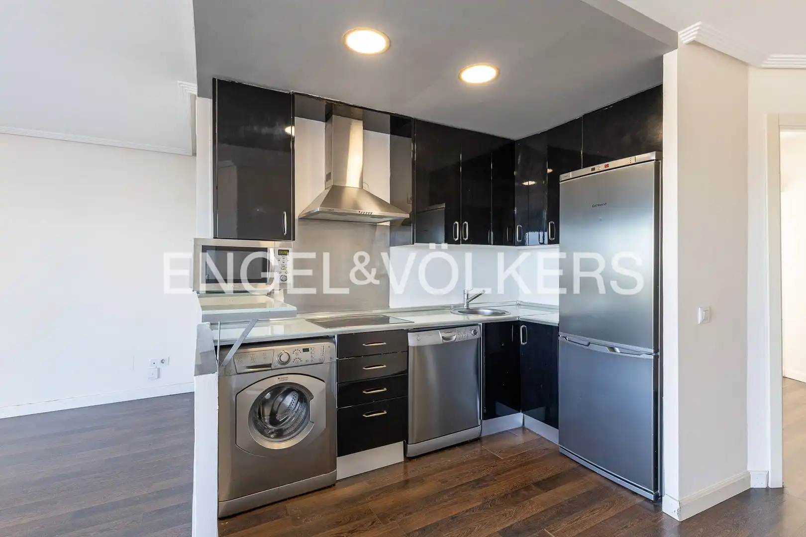 Kitchen of Flat for rent in Madrid  with Air Conditioner, Heating and Parquet flooring