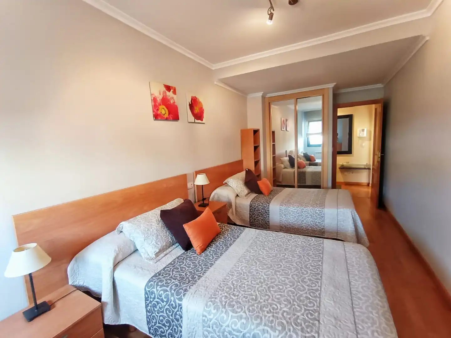 Schlafzimmer von Wohnung zur Miete in Pontevedra Capital  mit Heizung und Möbliert