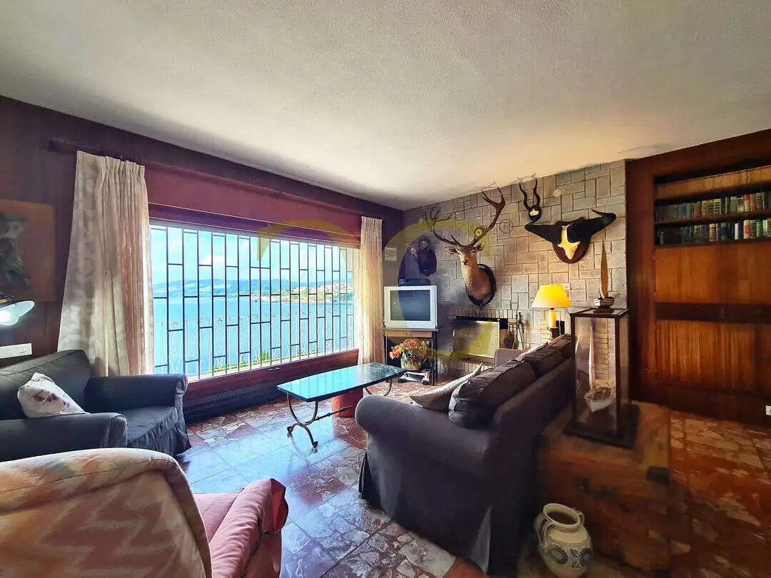 Sala d'estar de Casa o xalet en venda en Castropol amb Calefacció, Jardí privat i Terrassa