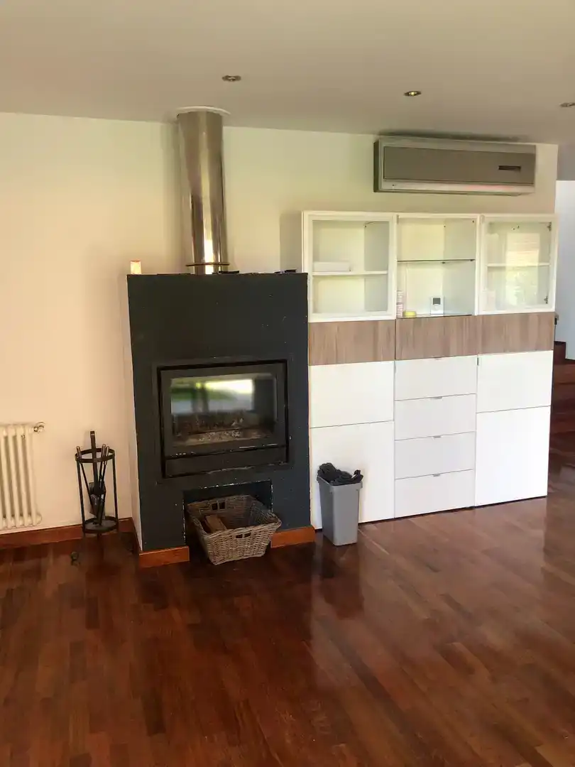 Wohnzimmer von Wohnung zur Miete in Orkoien mit Klimaanlage, Privatgarten und Parkett