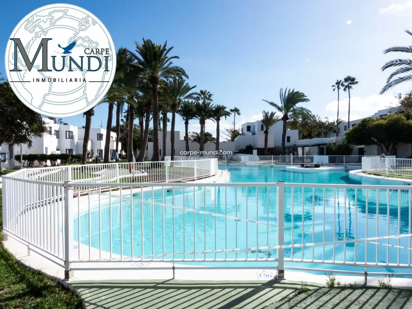 Vista exterior de Apartament en venda en La Oliva amb Terrassa i Piscina comunitària