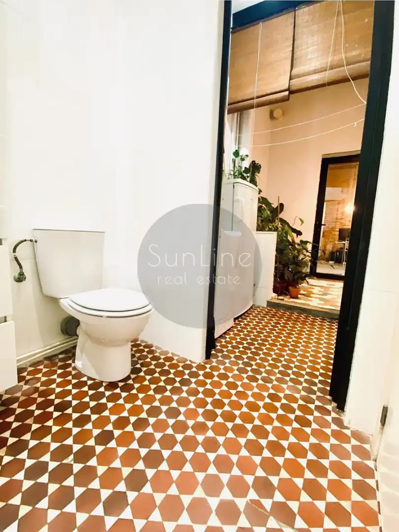 Badezimmer von Wohnung zur Miete in Valencia mit Klimaanlage, Privatgarten und Terrasse