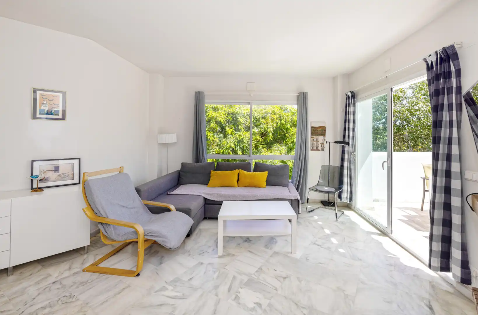 Living room of Flat for sale in Marbella  with Air Conditioner, Heating and Terrace