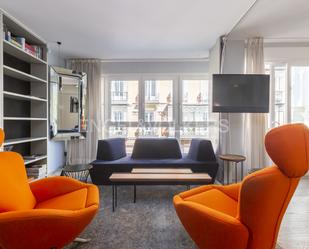 Sala d'estar de Apartament en venda en  Madrid Capital amb Aire condicionat, Calefacció i Terrassa