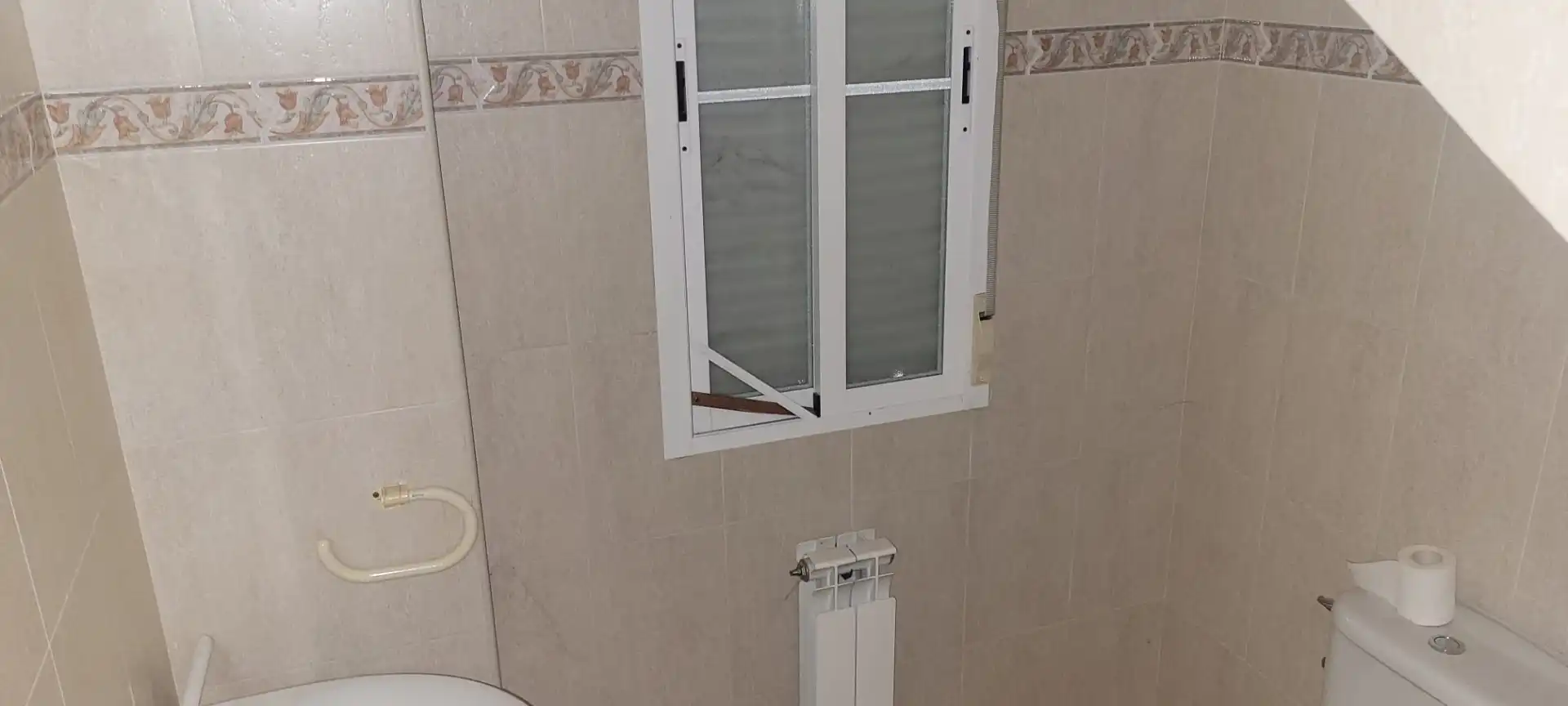 Baño de Casa adosada en venta en Chapinería, Madrid