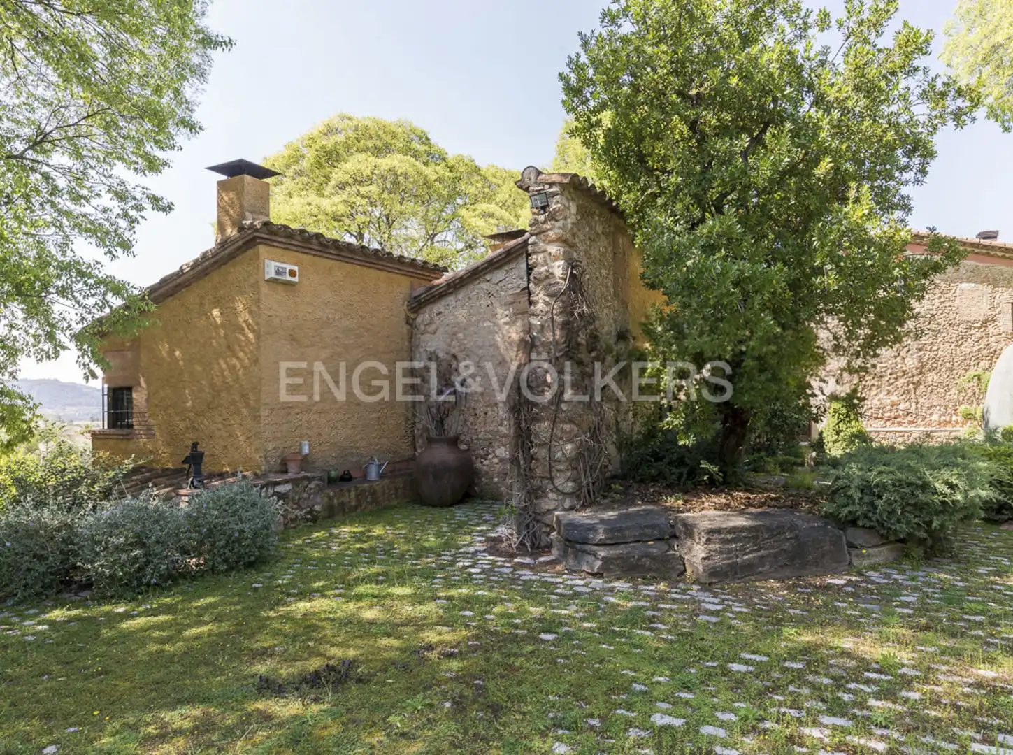 Exterior view of Buildings for sale in Gelida