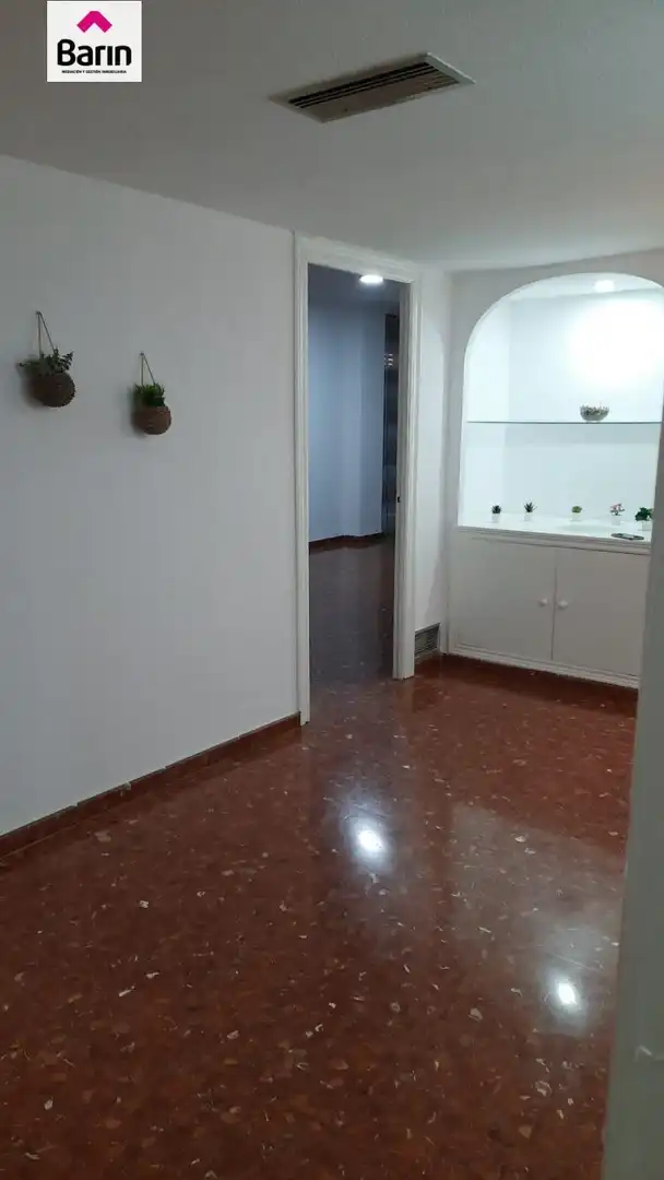 Wohnung zum Verkauf in Córdoba mit Klimaanlage, Terrasse und Abstellraum