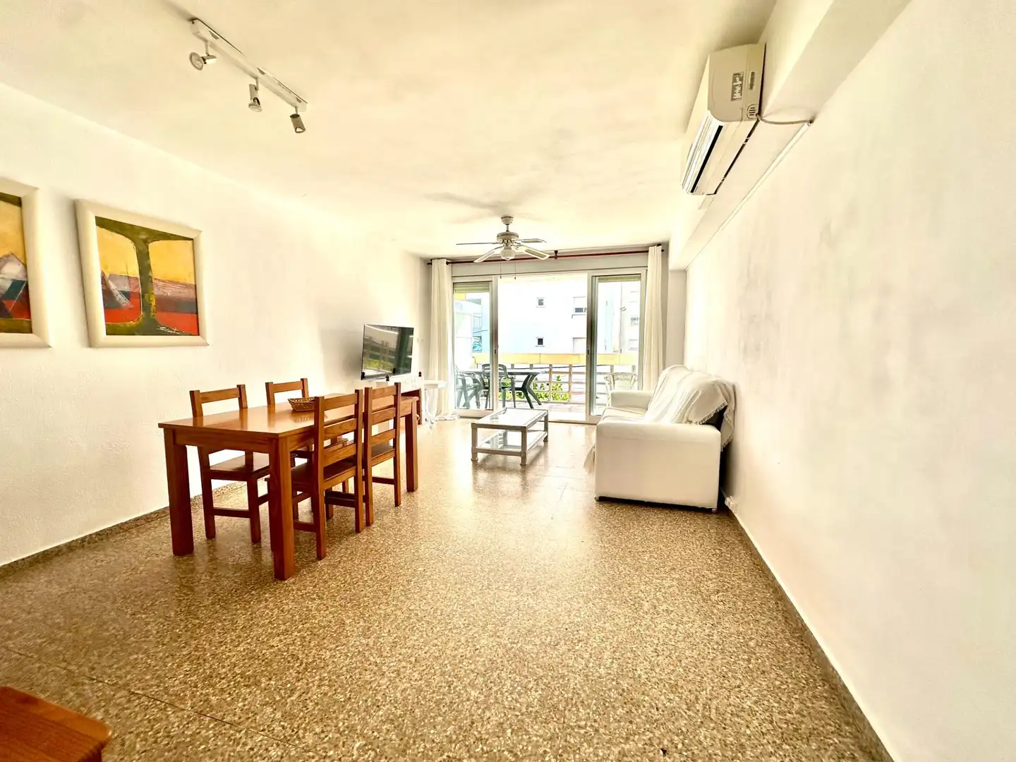 Sala de estar de Apartamento de alquiler en Gandia con Aire acondicionado, Calefacción y Amueblado