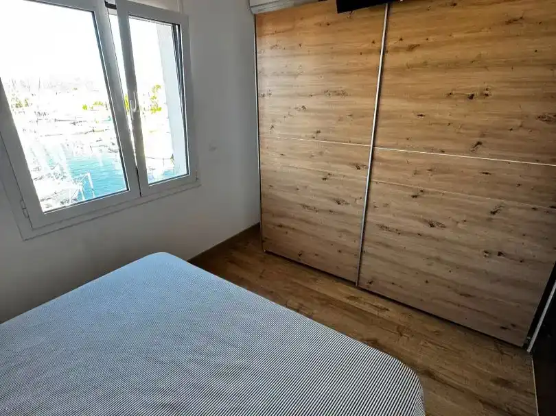 Dormitori de Casa adosada en venda en Empuriabrava amb Aire condicionat i Balcó