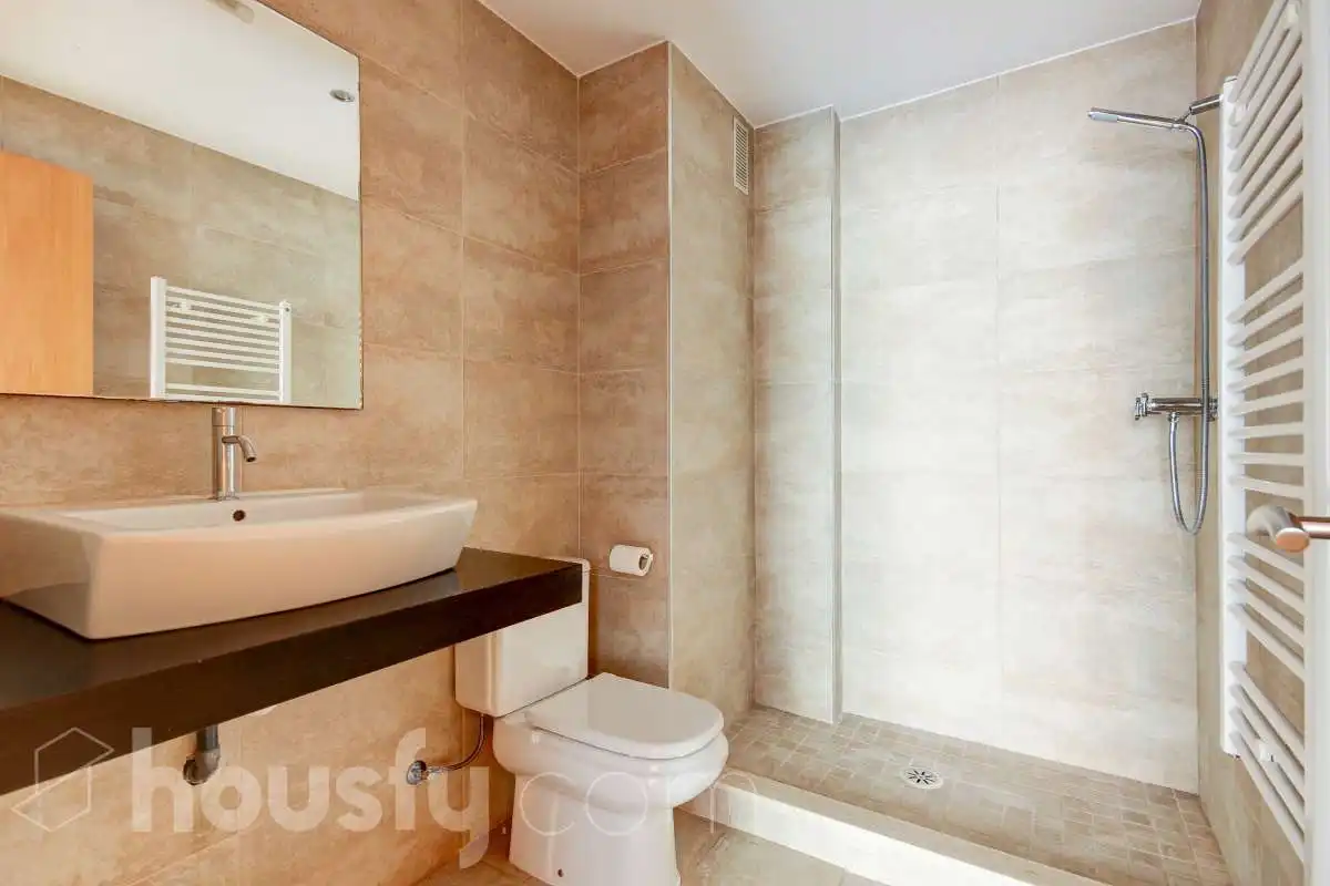 Bathroom of Flat for rent in Barcelona  with Air Conditioner, Heating and Parquet flooring