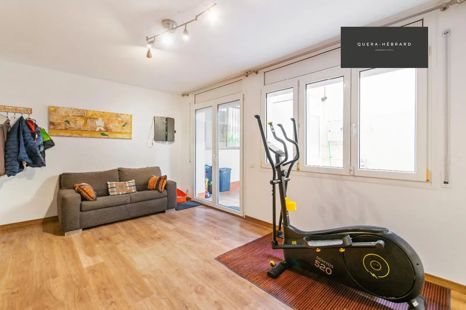 Sala de estar de Casa adosada en venta en Rubí con Aire acondicionado, Calefacción y Parquet