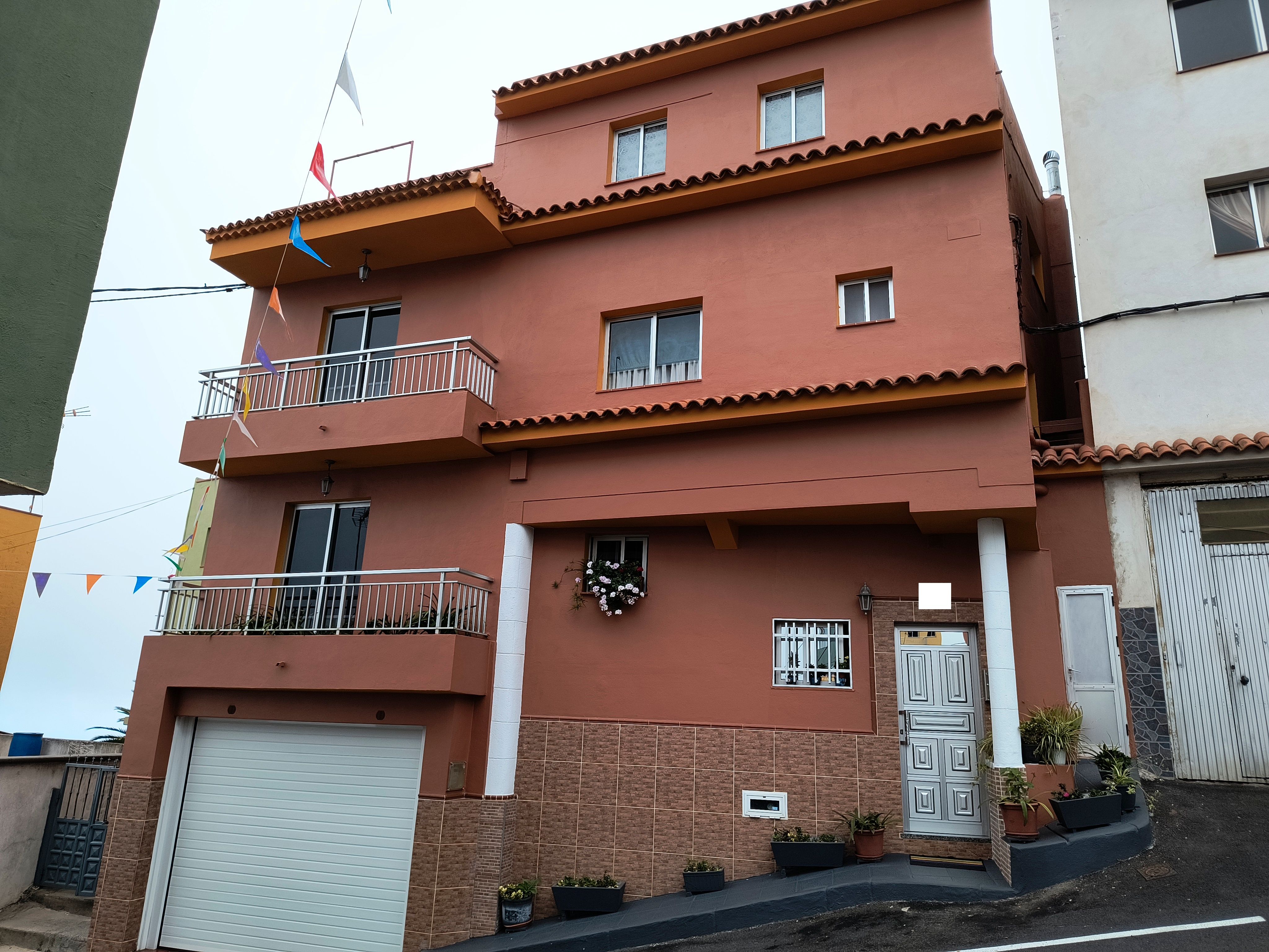 Vista exterior de Casa o xalet en venda en Los Realejos amb Terrassa, Traster i Moblat