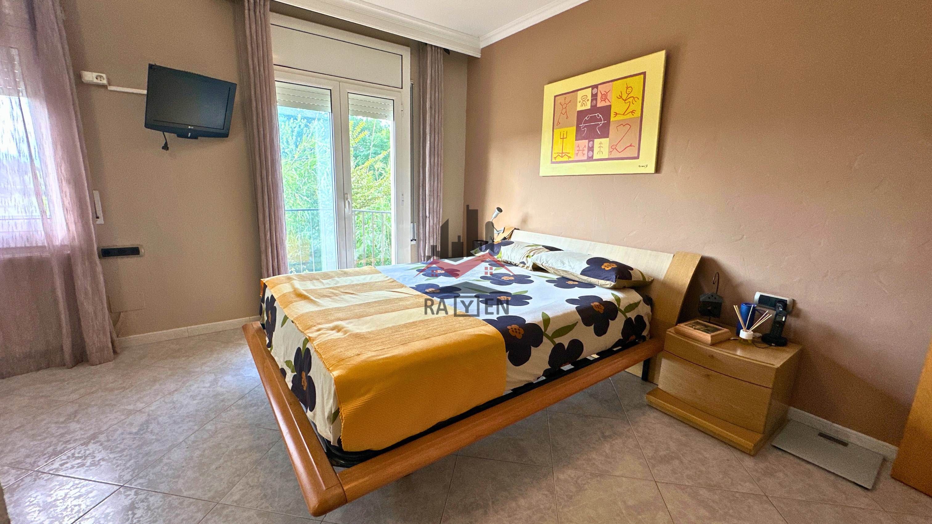 Flat for sale in Pení, Eixample - Horta Capallera