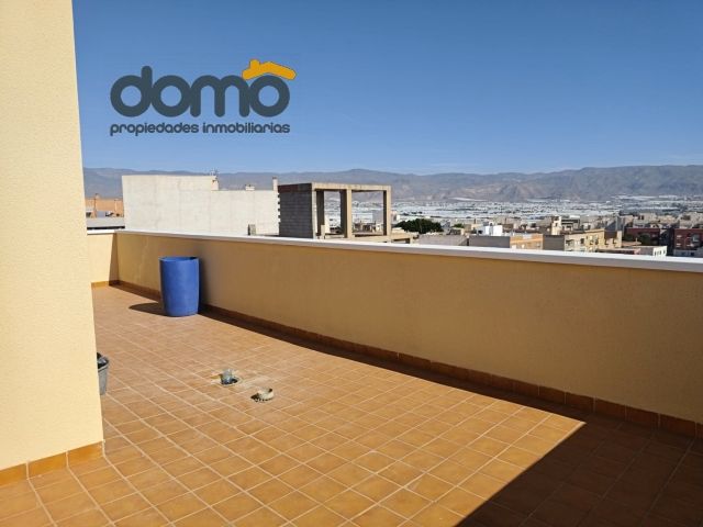 Exterior view of Attic for sale in Roquetas de Mar  with Terrace and Storage room