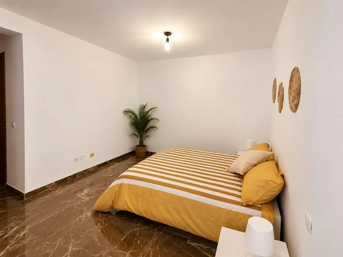 Bedroom of Flat for sale in Zaragoza  with Air Conditioner, Heating and Balcony