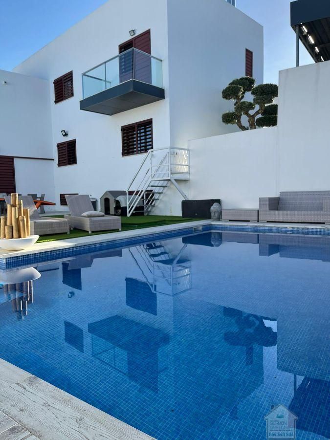Piscina de Casa o chalet de alquiler en Montequinto con Aire acondicionado, Calefacción y Parquet