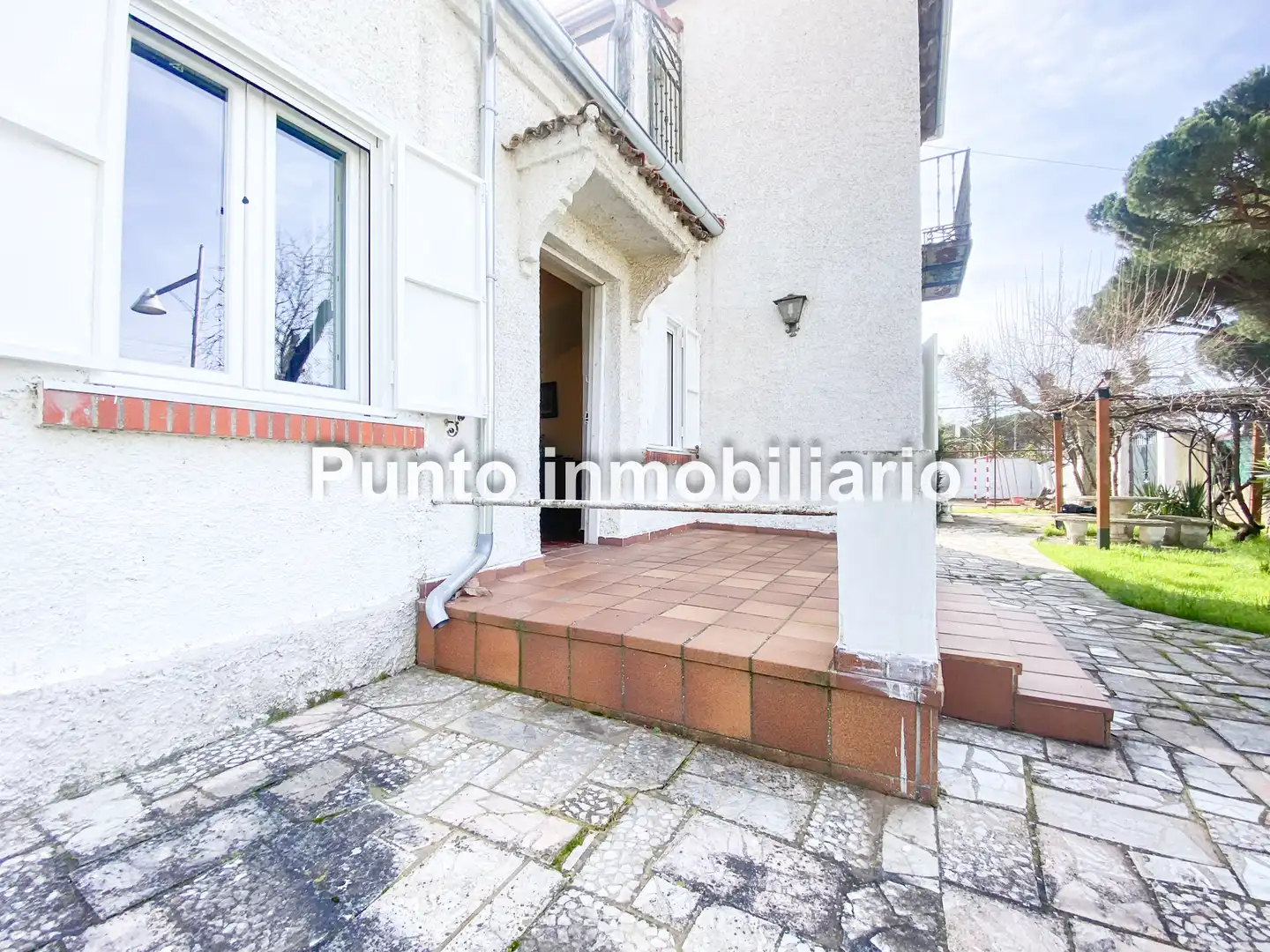Vista exterior de Casa o xalet en venda en Valladolid amb Jardí privat i Terrassa