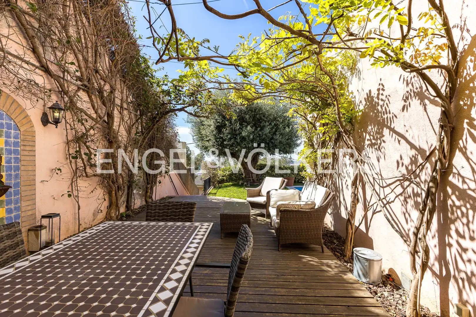 Terrassa de Casa o xalet en venda en Sitges amb Aire condicionat, Calefacció i Jardí privat